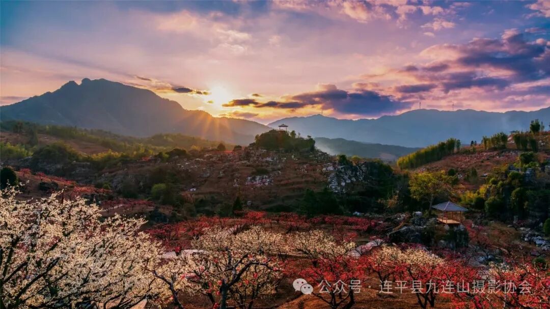 山雾缭绕桃花源-李沛年.jpg